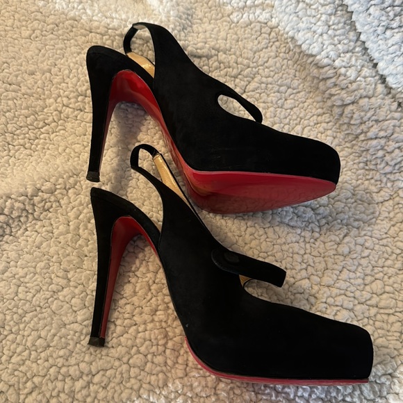 Don’t miss up on these Christian Louboutin heels in perfect condition. - Picture 10 of 10